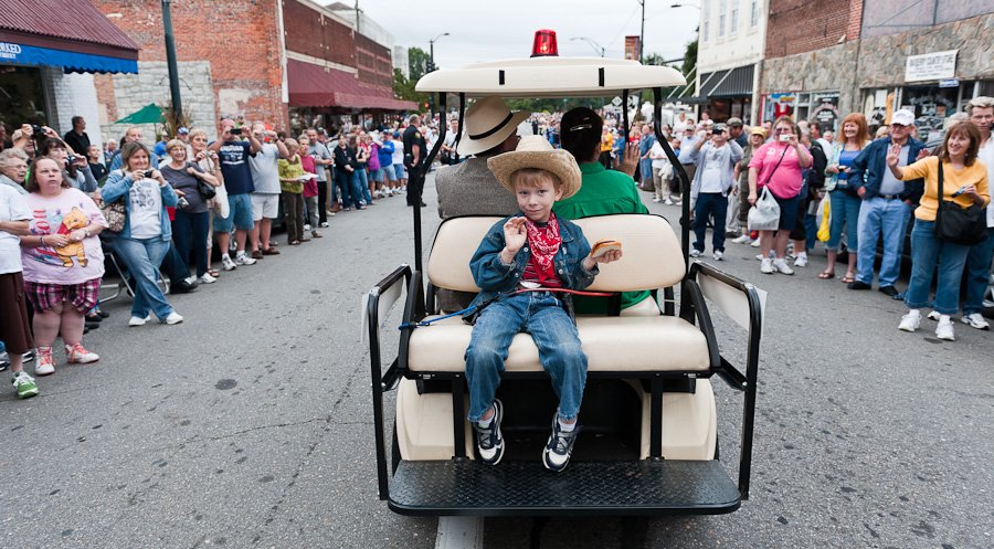 parade11090025.jpg