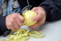 applepeel15096993_small.jpg