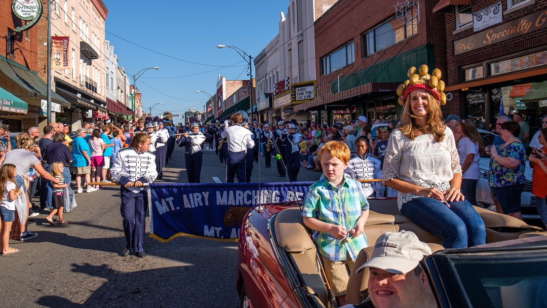 parade16091982.jpg