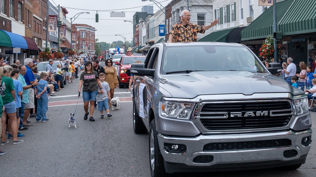 parade1909120.jpg