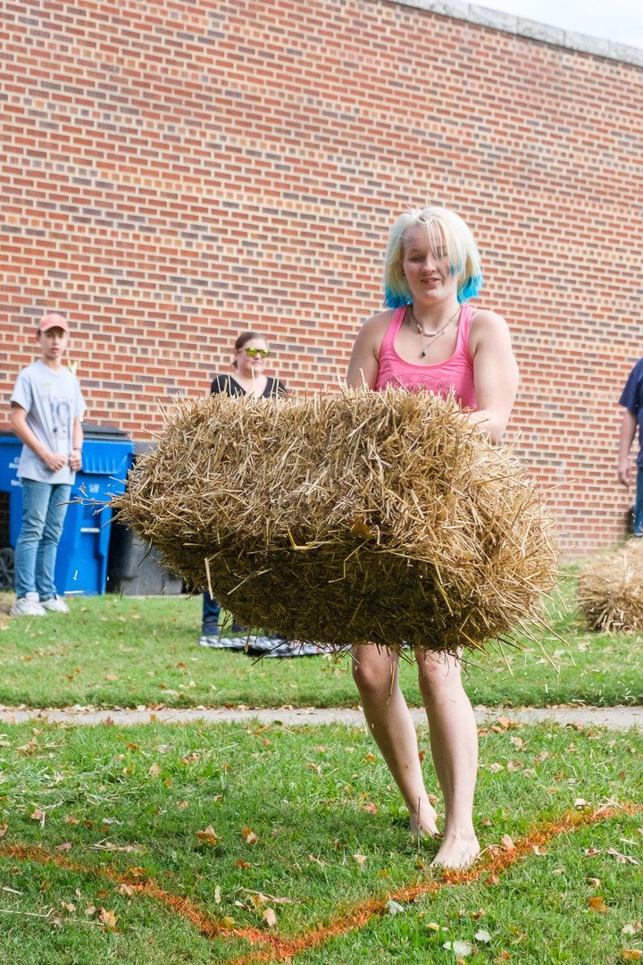 haybaletoss22093286.jpg